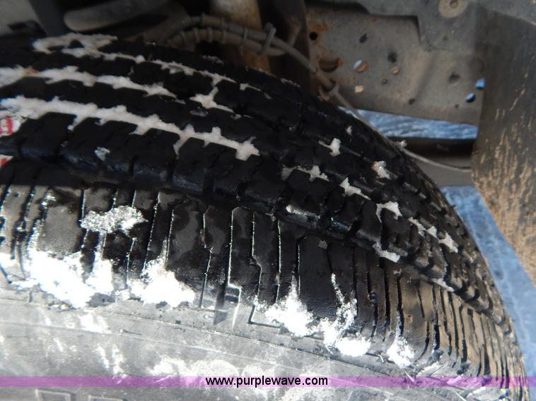 image for item H3910 2001 Ford F350 Super Duty utility truck