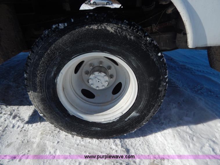 image for item H3910 2001 Ford F350 Super Duty utility truck