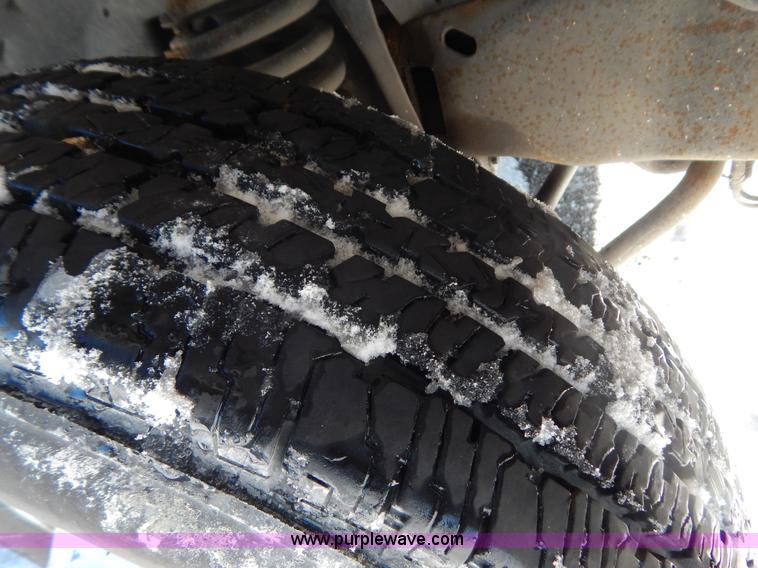 image for item H3910 2001 Ford F350 Super Duty utility truck