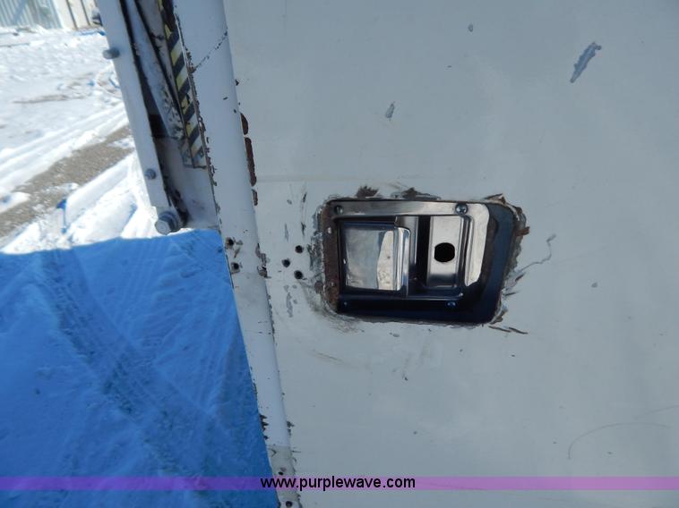 image for item H3910 2001 Ford F350 Super Duty utility truck