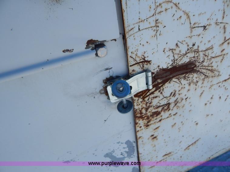 image for item H3910 2001 Ford F350 Super Duty utility truck