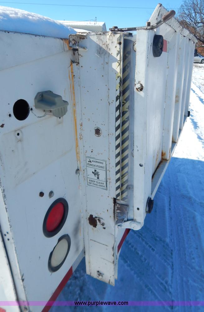 image for item H3910 2001 Ford F350 Super Duty utility truck