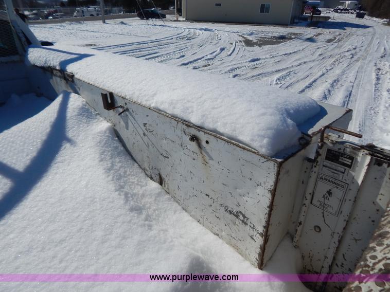 image for item H3910 2001 Ford F350 Super Duty utility truck