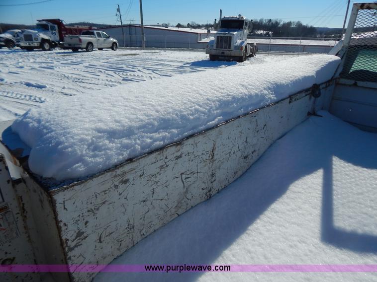 image for item H3910 2001 Ford F350 Super Duty utility truck