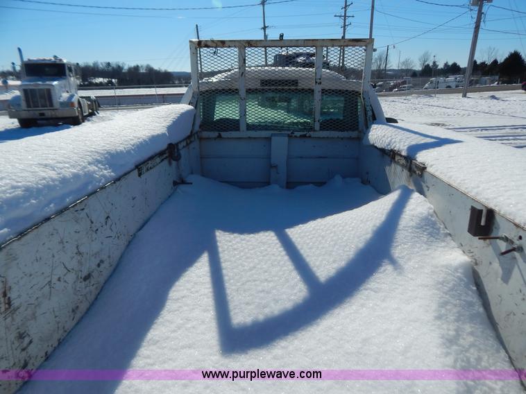 image for item H3910 2001 Ford F350 Super Duty utility truck