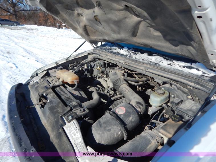 image for item H3910 2001 Ford F350 Super Duty utility truck