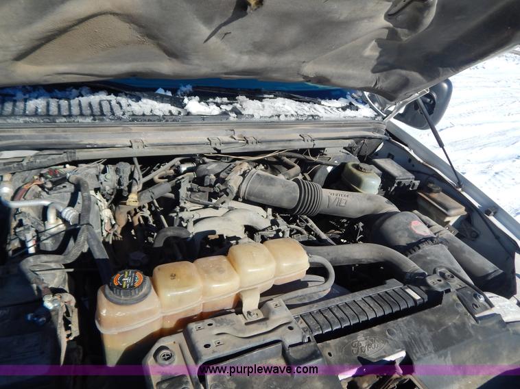 image for item H3910 2001 Ford F350 Super Duty utility truck