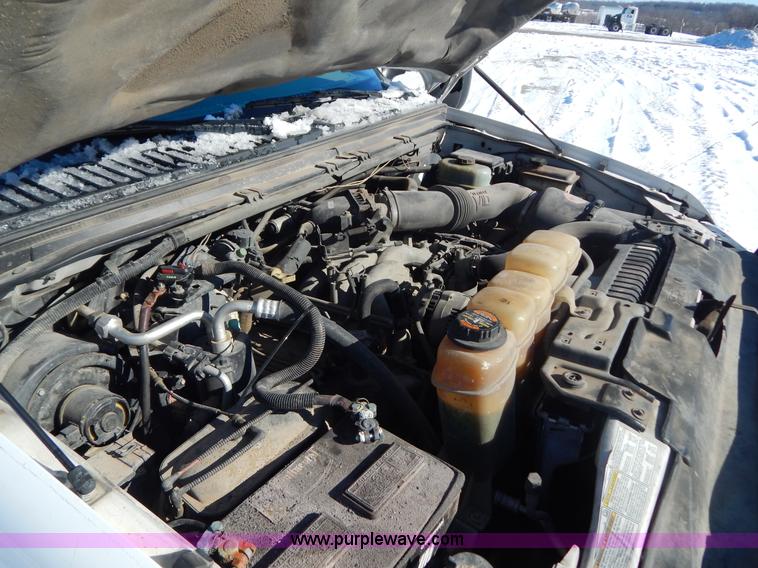 image for item H3910 2001 Ford F350 Super Duty utility truck