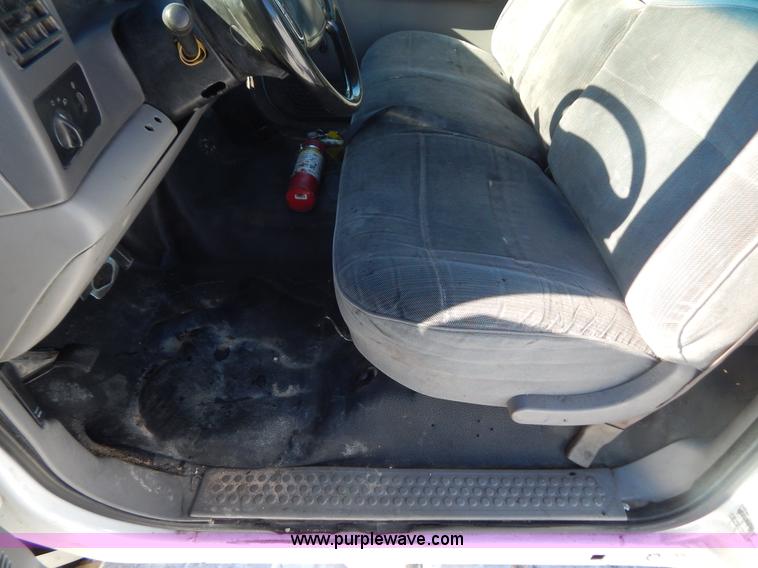 image for item H3910 2001 Ford F350 Super Duty utility truck