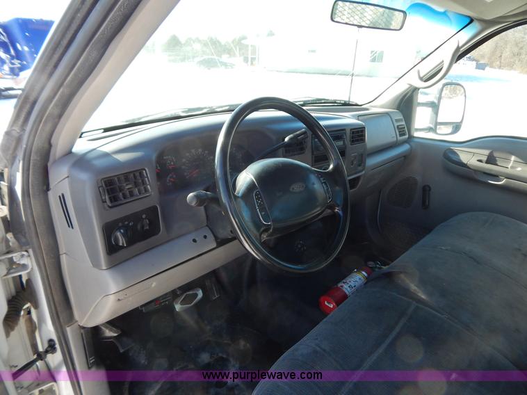 image for item H3910 2001 Ford F350 Super Duty utility truck