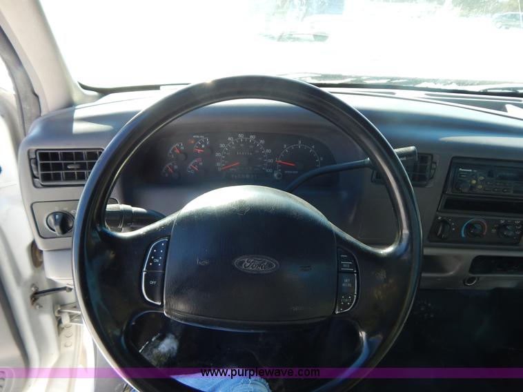 image for item H3910 2001 Ford F350 Super Duty utility truck