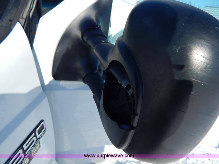 image for item H3910 2001 Ford F350 Super Duty utility truck