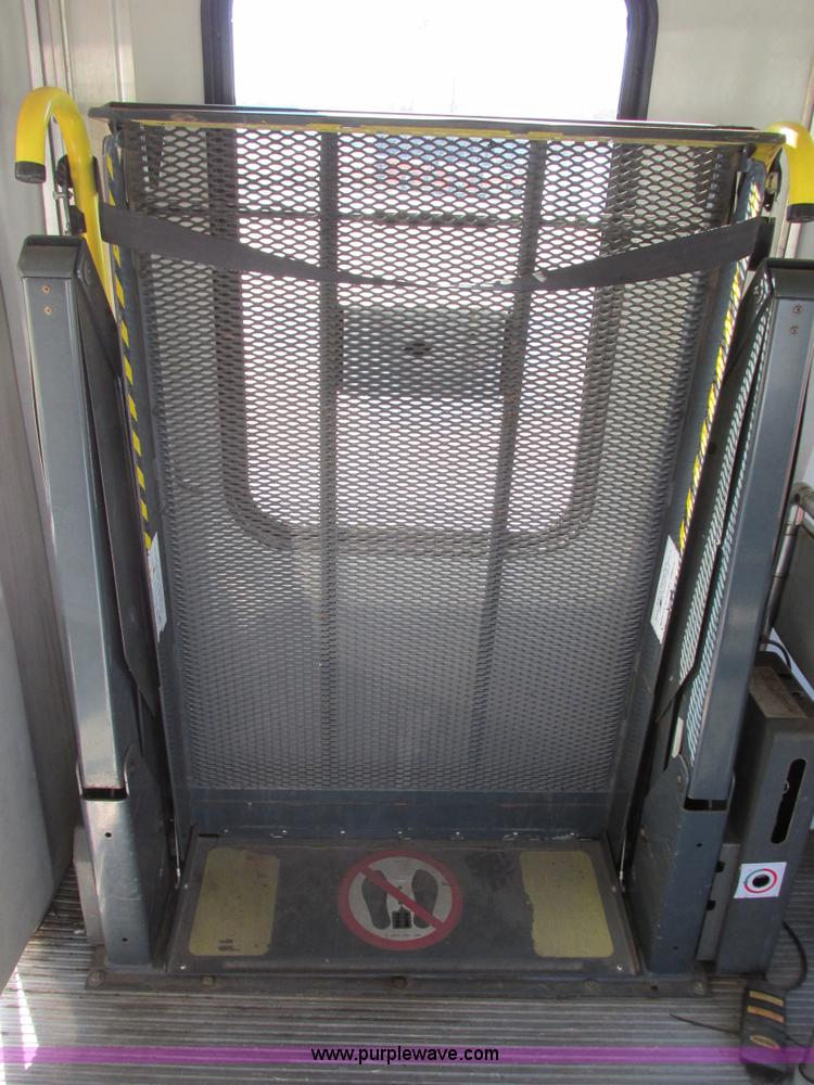 image for item I4939 1998 Ford Econoline E350 transit bus