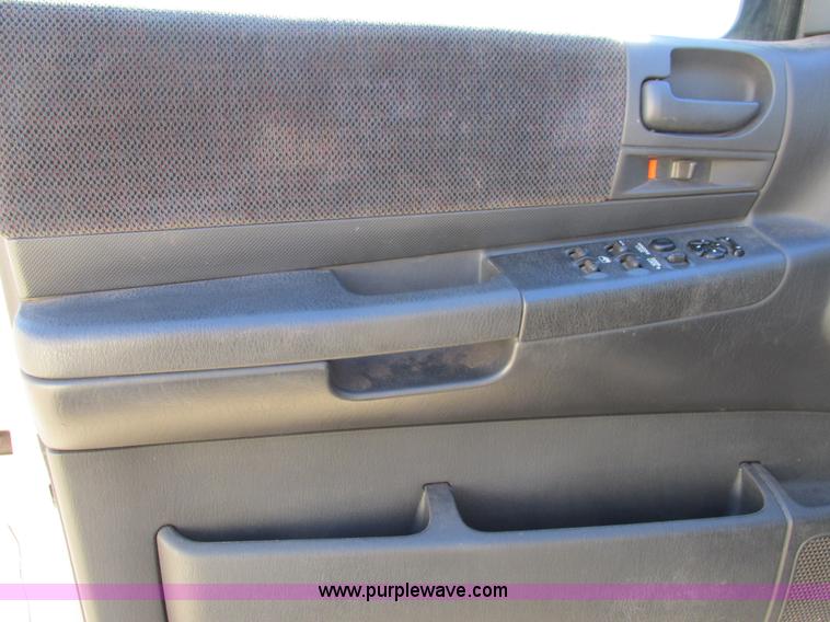 image for item I4940 2001 Dodge Durango SLT SUV