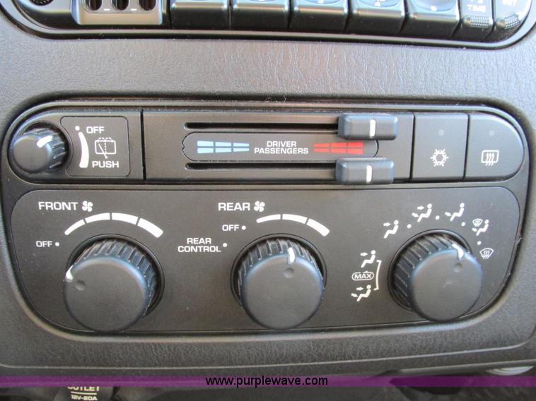 image for item I4940 2001 Dodge Durango SLT SUV