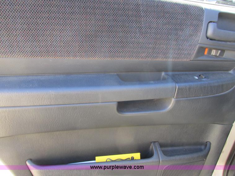 image for item I4940 2001 Dodge Durango SLT SUV