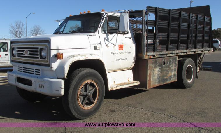 image for item I4943 1986 Chevrolet Kodiak flatbed truck