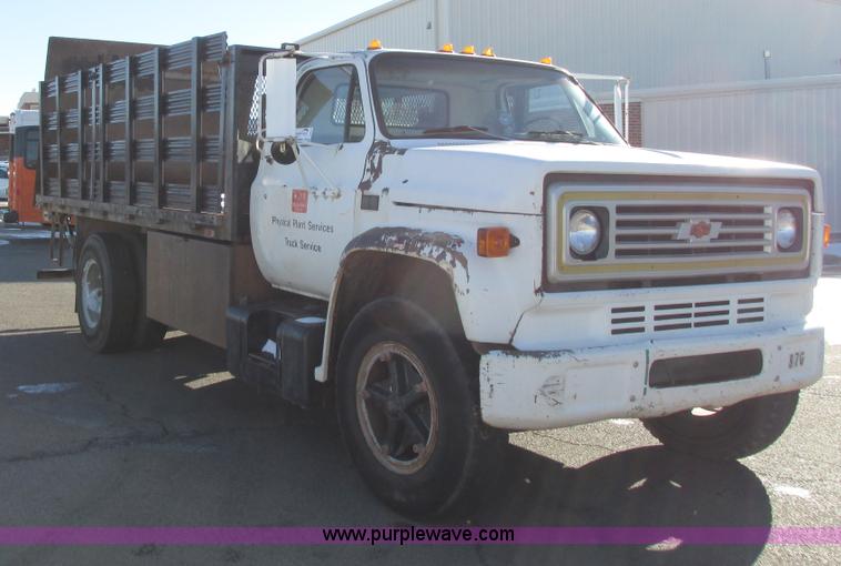 image for item I4943 1986 Chevrolet Kodiak flatbed truck