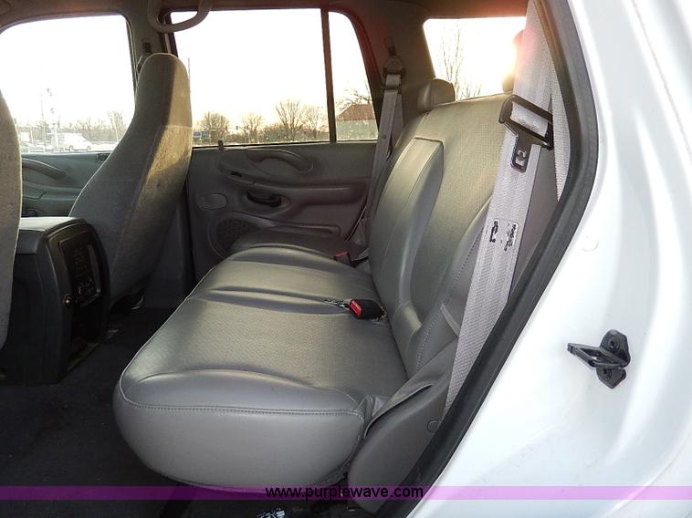 image for item I9460 2002 Ford Expedition XLT SUV