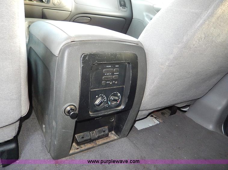 image for item I9460 2002 Ford Expedition XLT SUV