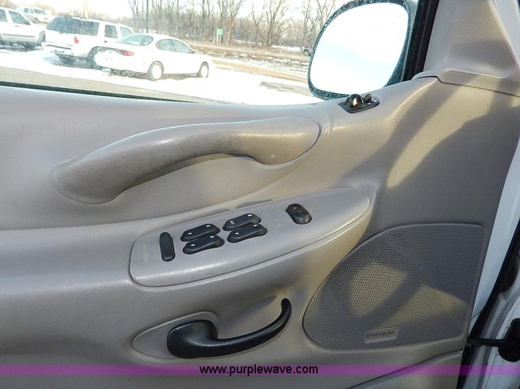 image for item I9460 2002 Ford Expedition XLT SUV