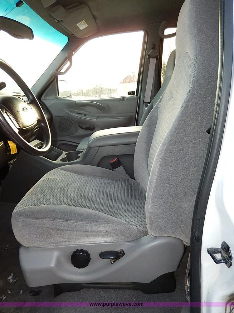 image for item I9460 2002 Ford Expedition XLT SUV