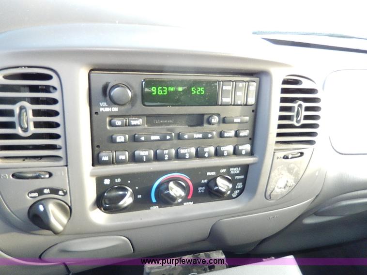 image for item I9460 2002 Ford Expedition XLT SUV