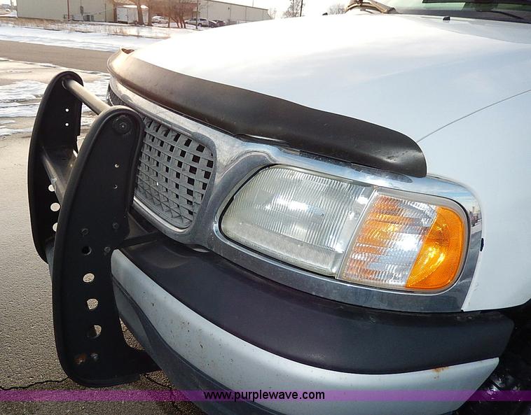 image for item I9460 2002 Ford Expedition XLT SUV