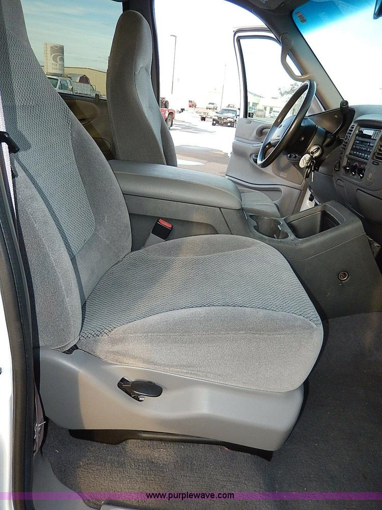 image for item I9460 2002 Ford Expedition XLT SUV