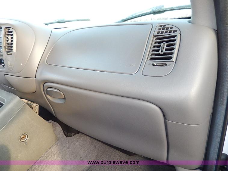 image for item I9460 2002 Ford Expedition XLT SUV