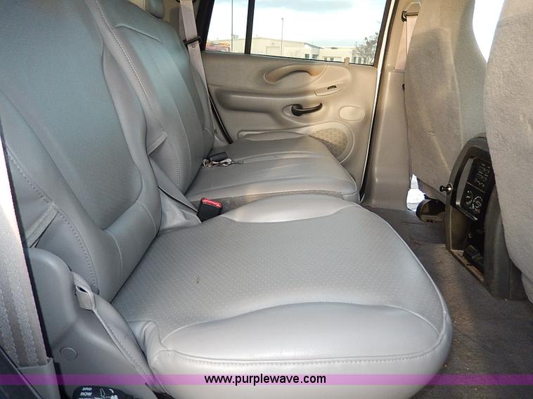 image for item I9460 2002 Ford Expedition XLT SUV