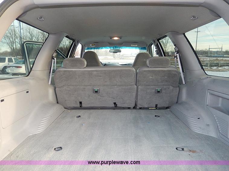 image for item I9460 2002 Ford Expedition XLT SUV