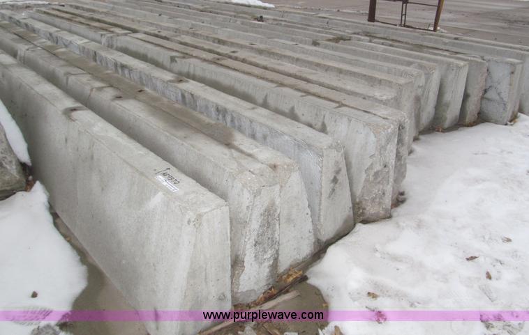image for item AE9370 (20) reinforced angled concrete supports/barriers