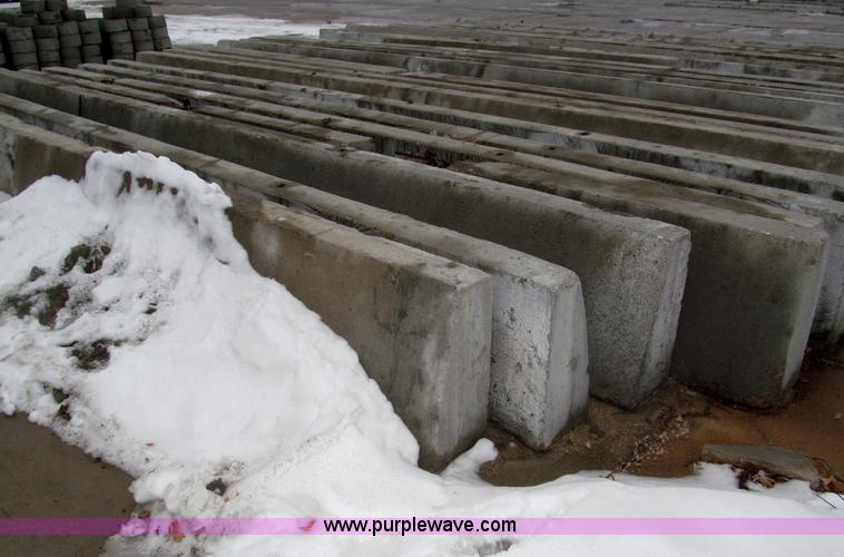 image for item AE9370 (20) reinforced angled concrete supports/barriers
