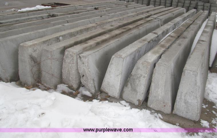 image for item AE9370 (20) reinforced angled concrete supports/barriers