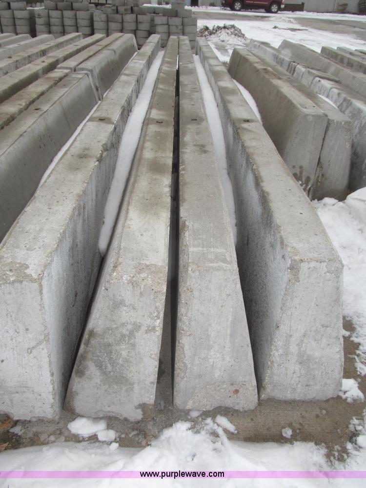 image for item AE9370 (20) reinforced angled concrete supports/barriers