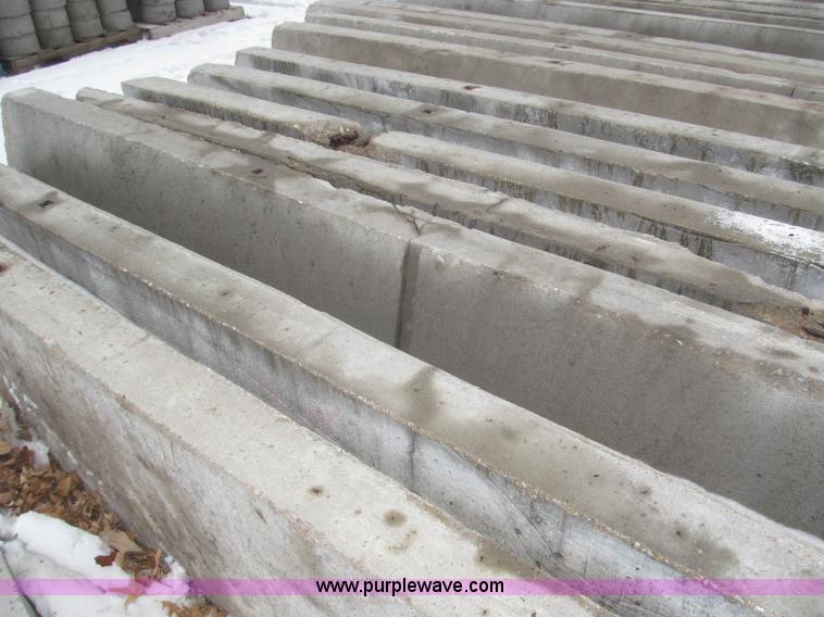 image for item AE9370 (20) reinforced angled concrete supports/barriers