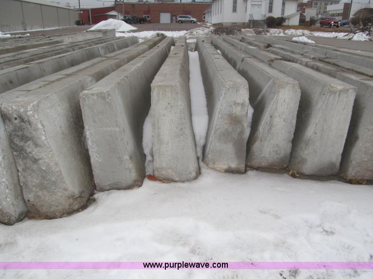 image for item AE9370 (20) reinforced angled concrete supports/barriers