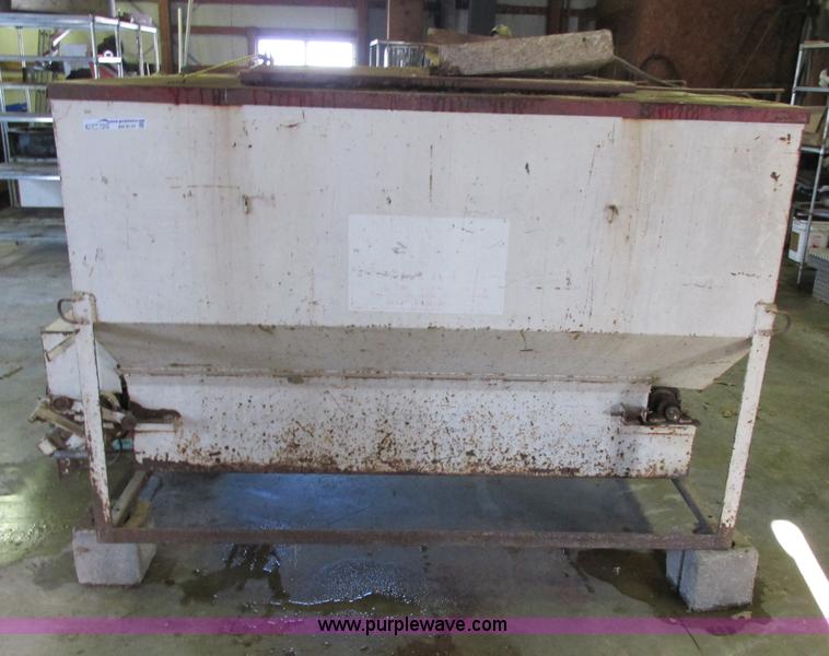 image for item AN9137 TBS P1646 Trip Hopper feed dispenser