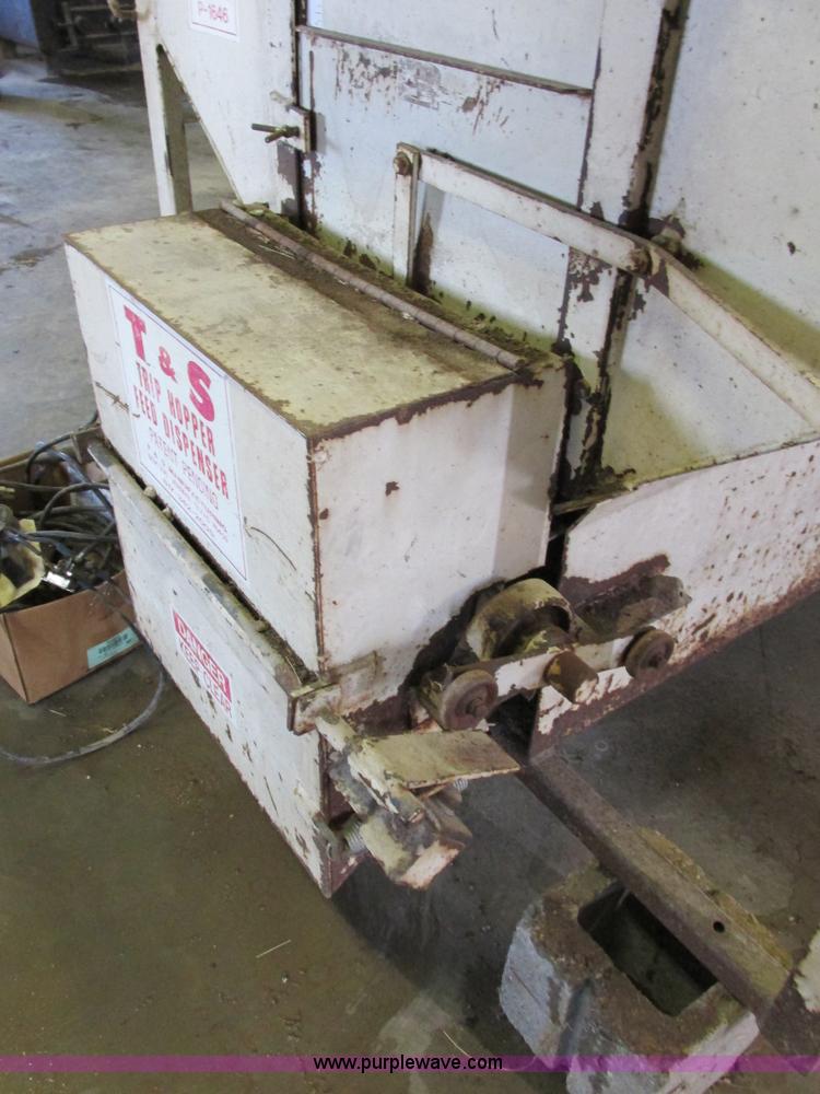 image for item AN9137 TBS P1646 Trip Hopper feed dispenser