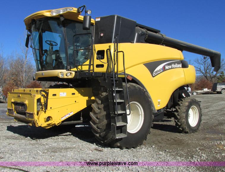 image for item F4832 2005 New Holland CR940 RWA combine