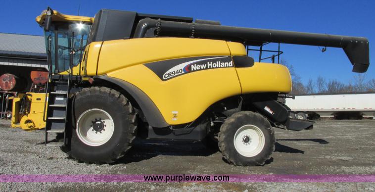 image for item F4832 2005 New Holland CR940 RWA combine