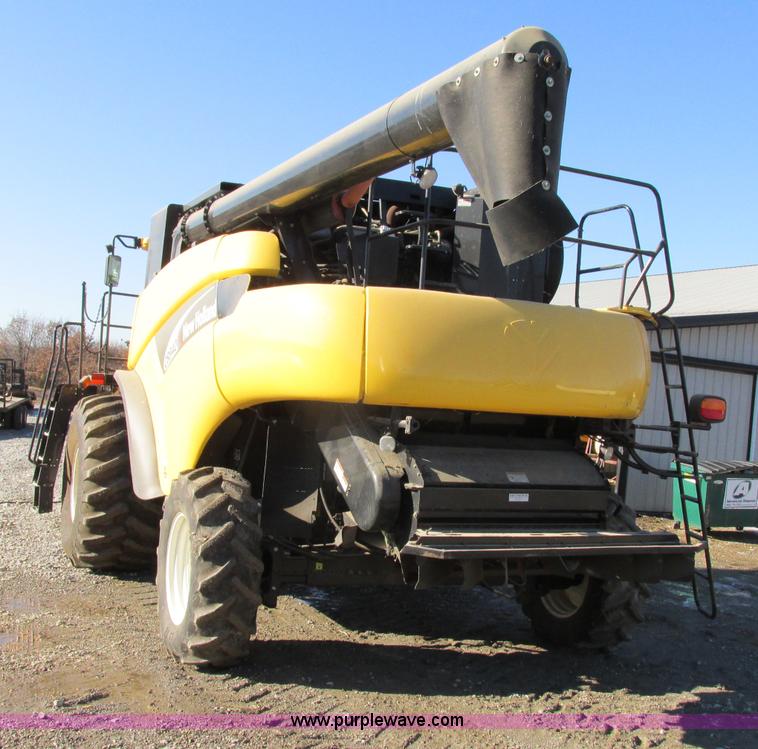 image for item F4832 2005 New Holland CR940 RWA combine
