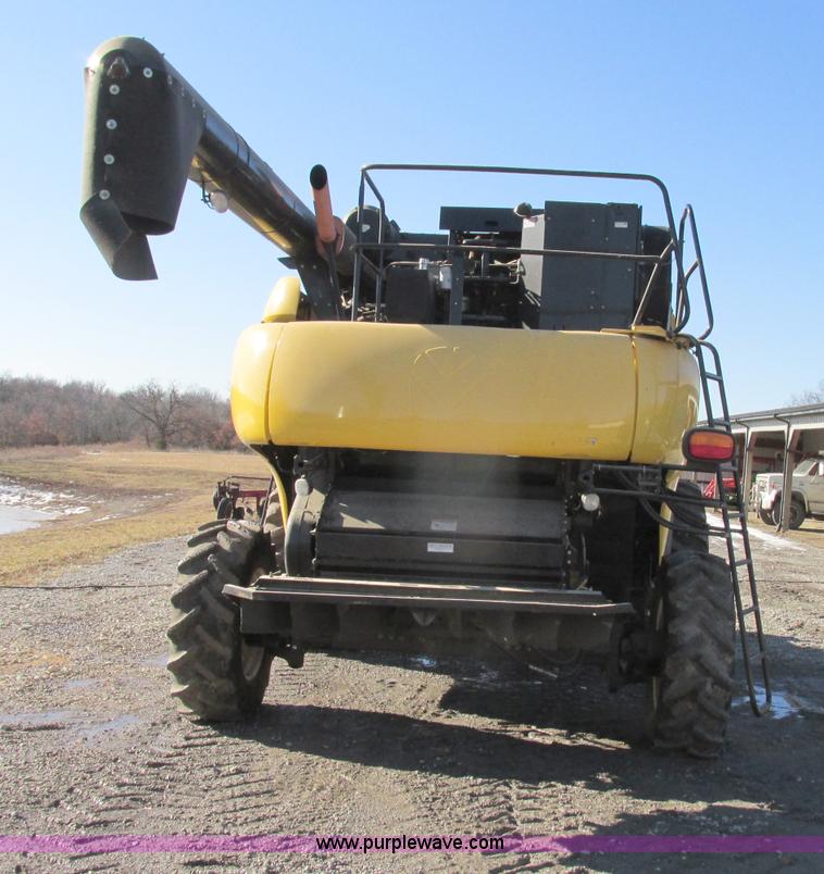 image for item F4832 2005 New Holland CR940 RWA combine