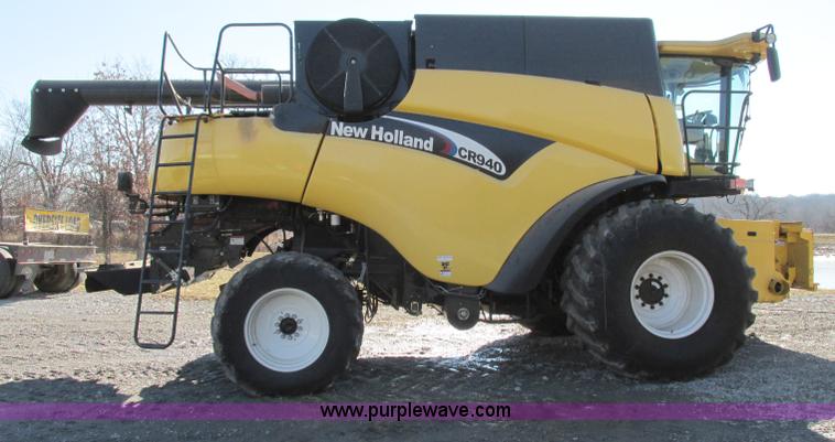 image for item F4832 2005 New Holland CR940 RWA combine