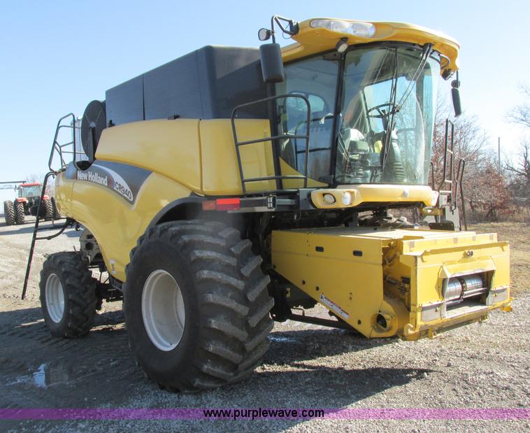 image for item F4832 2005 New Holland CR940 RWA combine