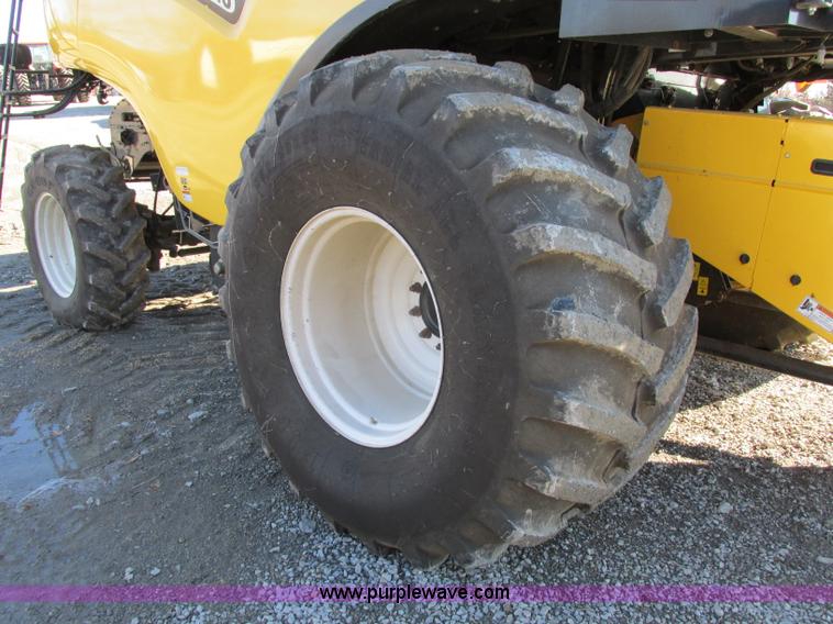 image for item F4832 2005 New Holland CR940 RWA combine