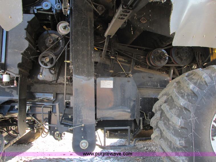 image for item F4832 2005 New Holland CR940 RWA combine