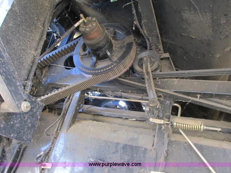 image for item F4832 2005 New Holland CR940 RWA combine