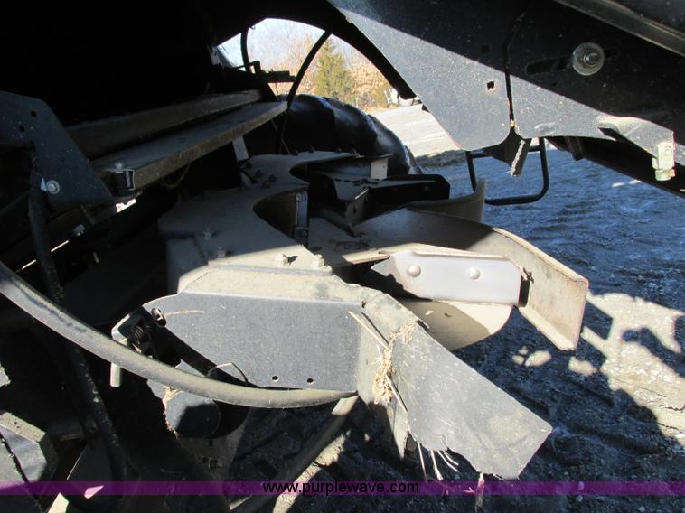 image for item F4832 2005 New Holland CR940 RWA combine